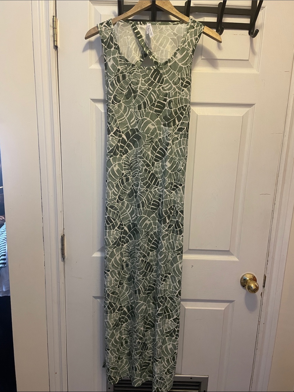 Sleeveless Green Leaf-Print Maxi Dress - Casual Pull-On Style